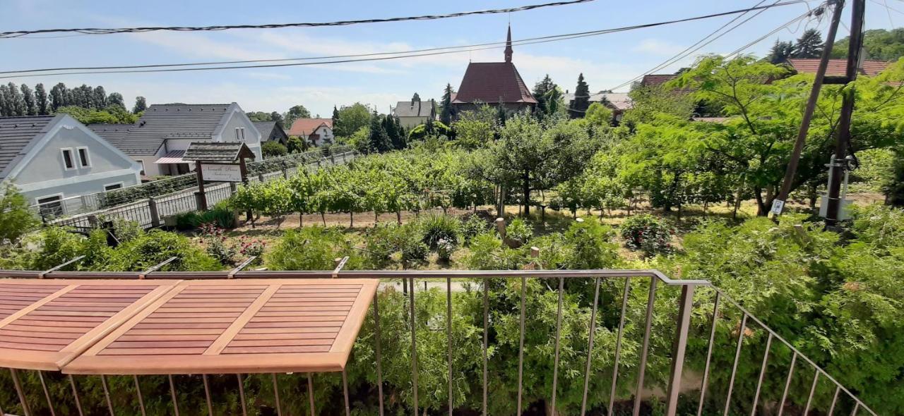 Hotel Nagy Vendeghaz Badacsonytomaj Exterior foto